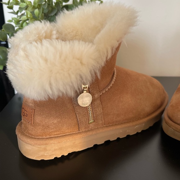 Uggs Mini Boots - Picture 6 of 8